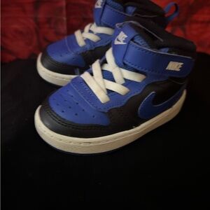 Nike Kids Royal Blue and Black Sneakers